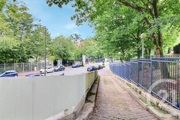 Parking à vendre  10,10 m2 TREMBLAY EN FRANCE - 93