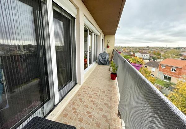 À découvrir rapidement ? Superbe T3 rénové avec balcon et vue dégagée, dernier étage !