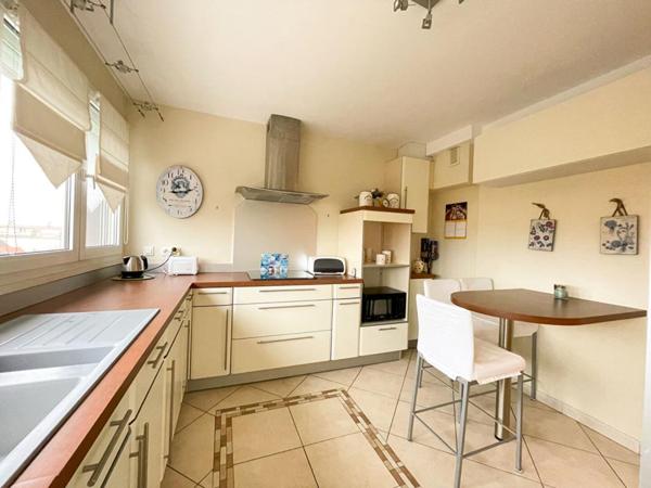 À découvrir rapidement ? Superbe T3 rénové avec balcon et vue dégagée, dernier étage !