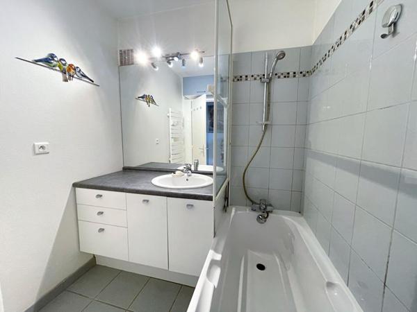 À découvrir rapidement ? Superbe T3 rénové avec balcon et vue dégagée, dernier étage !