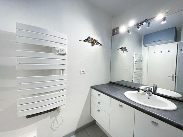 À découvrir rapidement ? Superbe T3 rénové avec balcon et vue dégagée, dernier étage !