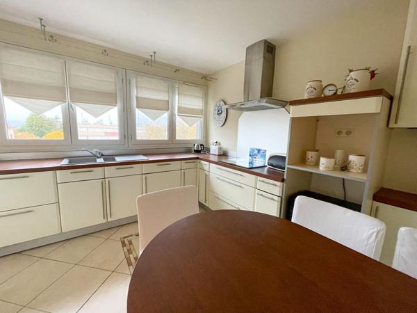 À découvrir rapidement ? Superbe T3 rénové avec balcon et vue dégagée, dernier étage !