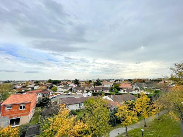 À découvrir rapidement ? Superbe T3 rénové avec balcon et vue dégagée, dernier étage !