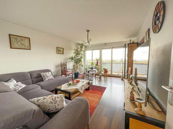 À découvrir rapidement ? Superbe T3 rénové avec balcon et vue dégagée, dernier étage !