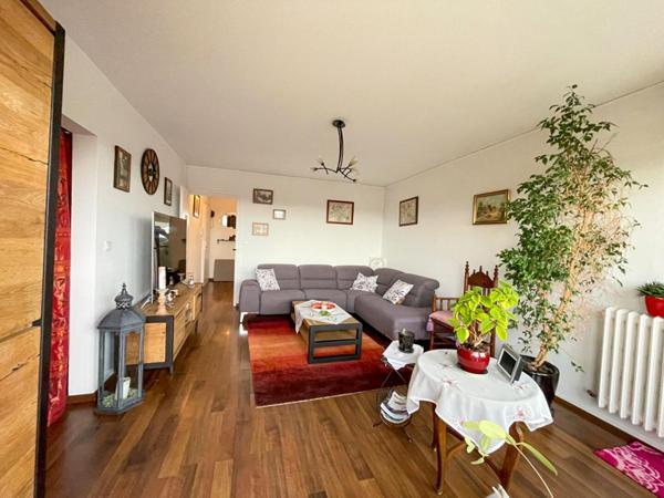 À découvrir rapidement ? Superbe T3 rénové avec balcon et vue dégagée, dernier étage !