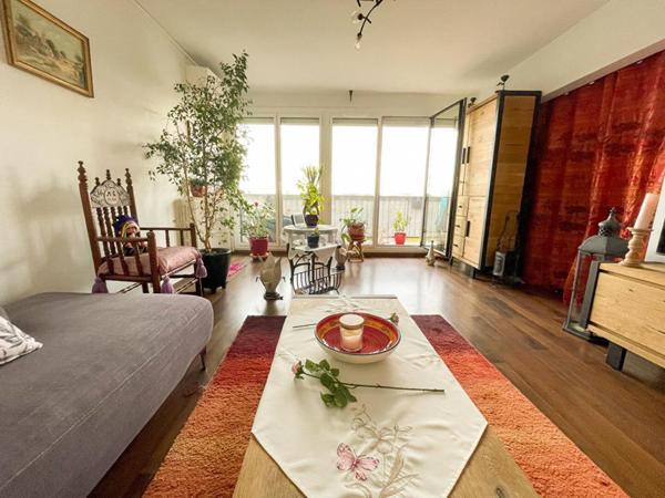 À découvrir rapidement ? Superbe T3 rénové avec balcon et vue dégagée, dernier étage !