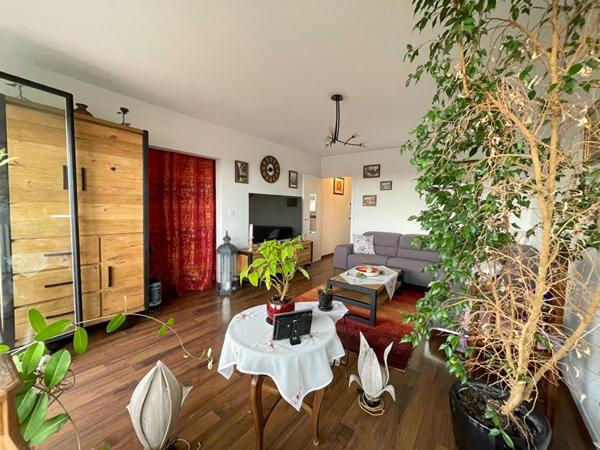 À découvrir rapidement ? Superbe T3 rénové avec balcon et vue dégagée, dernier étage !