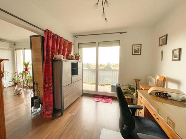 À découvrir rapidement ? Superbe T3 rénové avec balcon et vue dégagée, dernier étage !