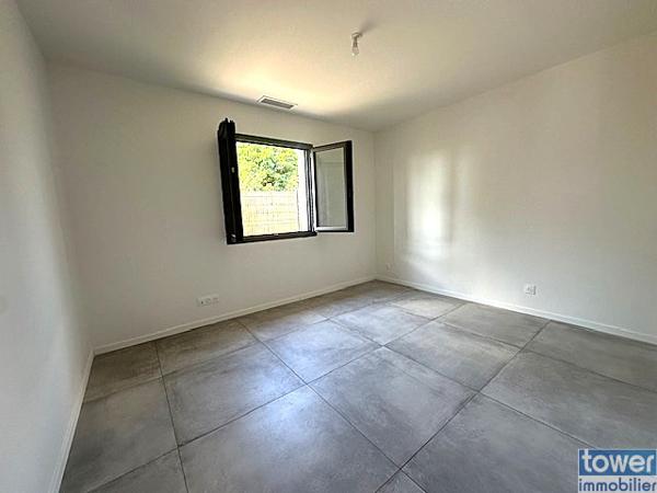 Maison
                                                                                                                                                                                                                                                                                                                        4 pièce(s)                                                                                                                                                                                                          3 chambre(s)                                                                                                                                                                                                          121  m²