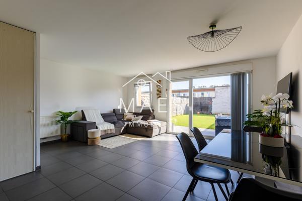 Belle maison semi-individuelle jardin garage