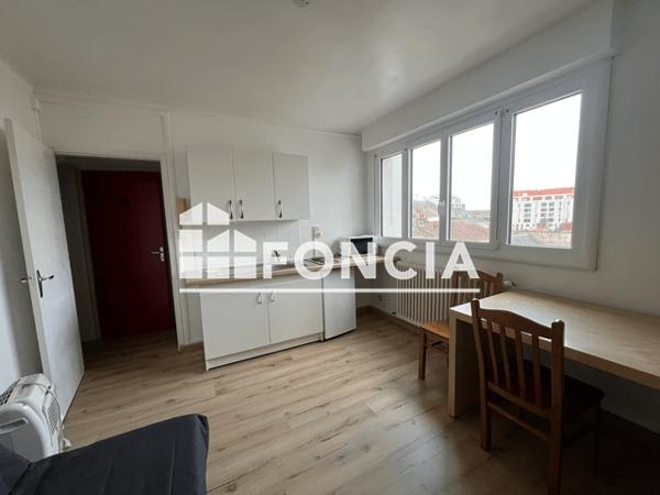 Location Studio meublé 16 m² - 5-7 RUE CHANZY La Roche Sur Yon 85000