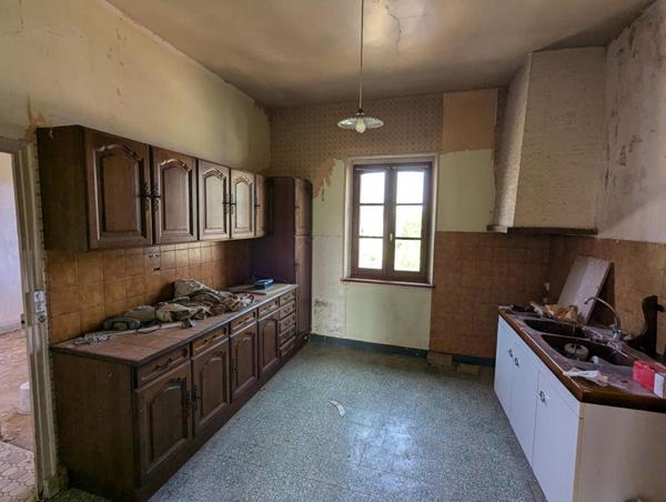 Immeuble de rapport: 2 appartements et local commercial