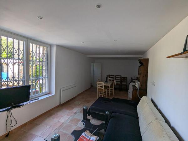 Immeuble de rapport: 2 appartements et local commercial