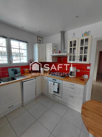 VILLA  AVEC GRAND TERRAIN ,TERRASSE COUVERTE. PISCINE. GARAGE. DEPENDANCE