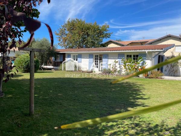 VILLA  AVEC GRAND TERRAIN ,TERRASSE COUVERTE. PISCINE. GARAGE. DEPENDANCE