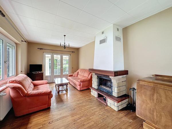 Charmante maison avec grand jardin, fort potentiel d’évolution, idéal pour familles et frontaliers.