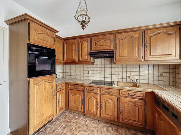 Charmante maison avec grand jardin, fort potentiel d’évolution, idéal pour familles et frontaliers.