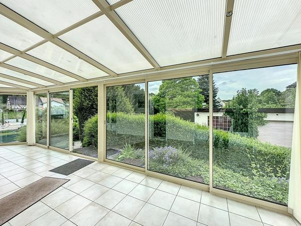 Charmante maison avec grand jardin, fort potentiel d’évolution, idéal pour familles et frontaliers.