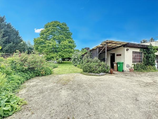 Charmante maison avec grand jardin, fort potentiel d’évolution, idéal pour familles et frontaliers.