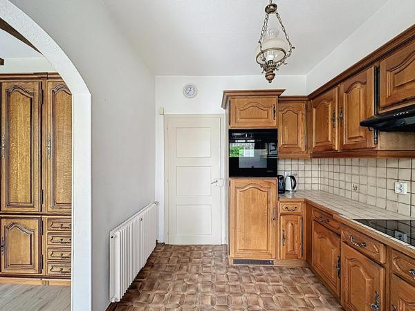 Charmante maison avec grand jardin, fort potentiel d’évolution, idéal pour familles et frontaliers.