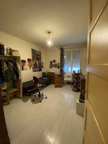 Appartement
         3 pièces
        - 65 m² 40 000 € *