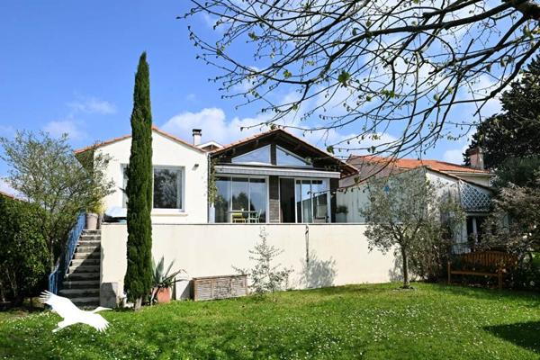 Maison à vendre |  Soyaux |  6 pièces | 179 m²