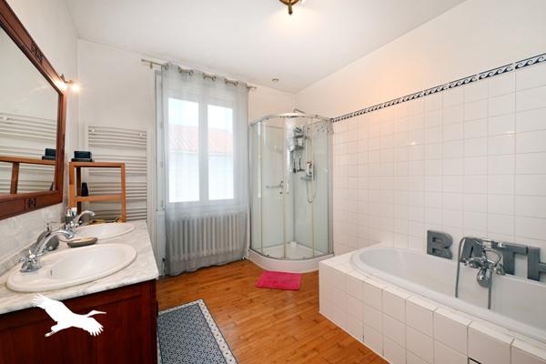 Maison à vendre |  Soyaux |  6 pièces | 179 m²