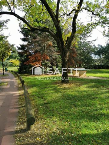 VENISSIEUX PARC de PARILLY - 10 MN à pied du METRO D -