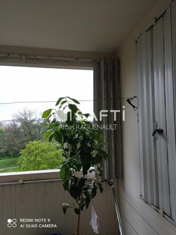 VENISSIEUX PARC de PARILLY - 10 MN à pied du METRO D -