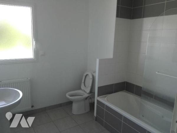 Située sur la commune de PORDIC, dans un quartier calme proche de la mer et non loin des commer...