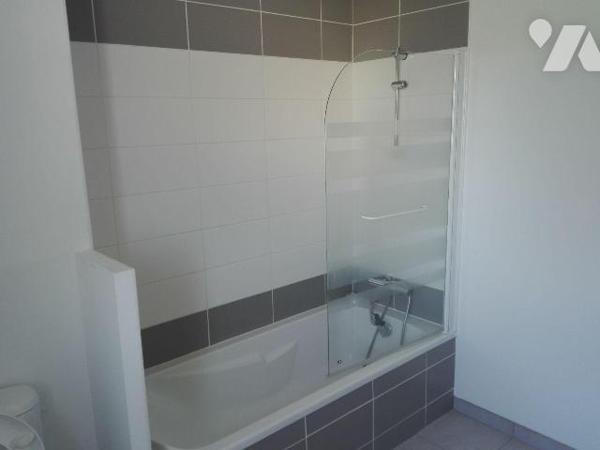 Située sur la commune de PORDIC, dans un quartier calme proche de la mer et non loin des commer...