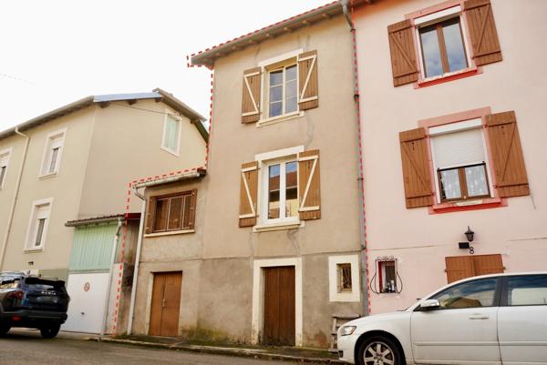 MAISON DE VILLAGE A RENOVER