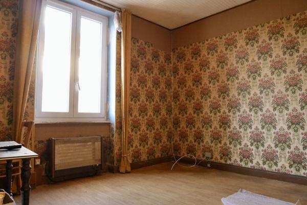 MAISON DE VILLAGE A RENOVER