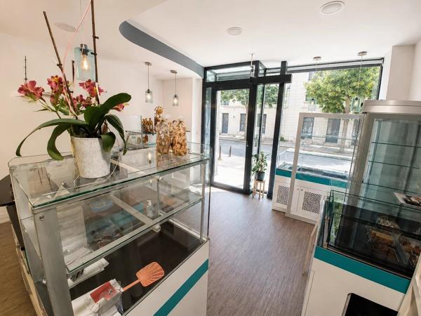 Vente                                                      Fonds de commerce
                        
                     7 pièces                      182 m2                     à Gaillac