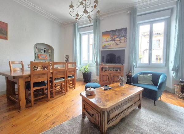 Vente                                                      Fonds de commerce
                        
                     7 pièces                      182 m2                     à Gaillac