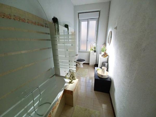 Vente                                                      Fonds de commerce
                        
                     7 pièces                      182 m2                     à Gaillac