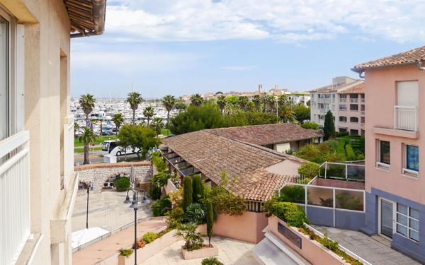 Appartement à vendre    3 pièces • 44 m2 Antibes