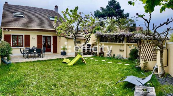 Maison
         6 pièces
        - 119 m² 330 000 € *