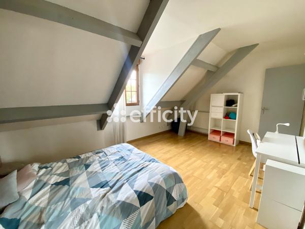 Maison
         6 pièces
        - 119 m² 330 000 € *