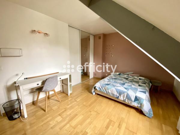 Maison
         6 pièces
        - 119 m² 330 000 € *