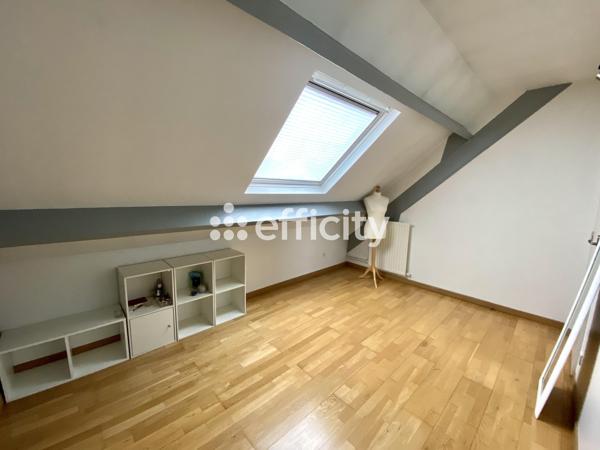 Maison
         6 pièces
        - 119 m² 330 000 € *