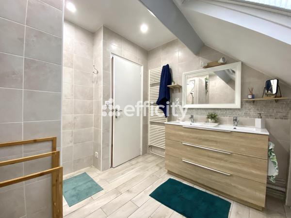 Maison
         6 pièces
        - 119 m² 330 000 € *
