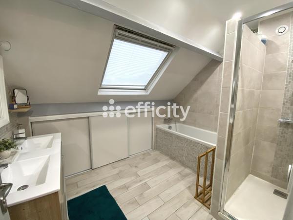 Maison
         6 pièces
        - 119 m² 330 000 € *