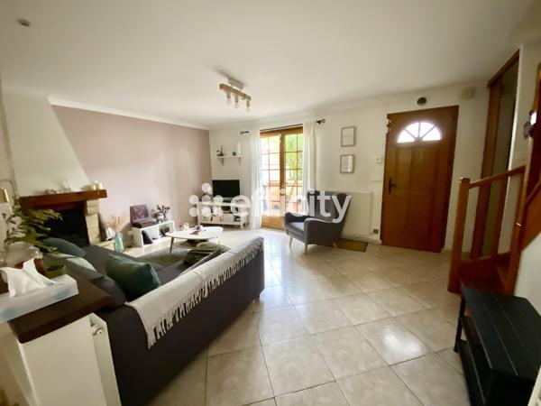 Maison
         6 pièces
        - 119 m² 330 000 € *