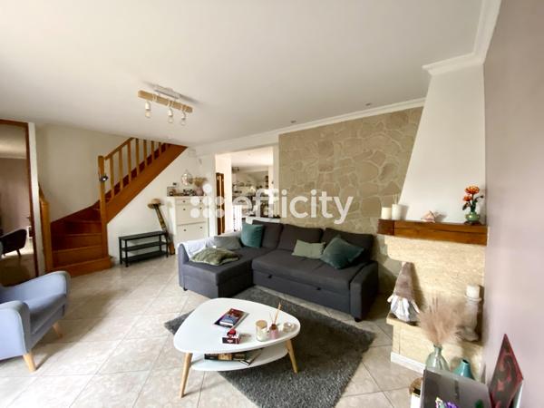 Maison
         6 pièces
        - 119 m² 330 000 € *