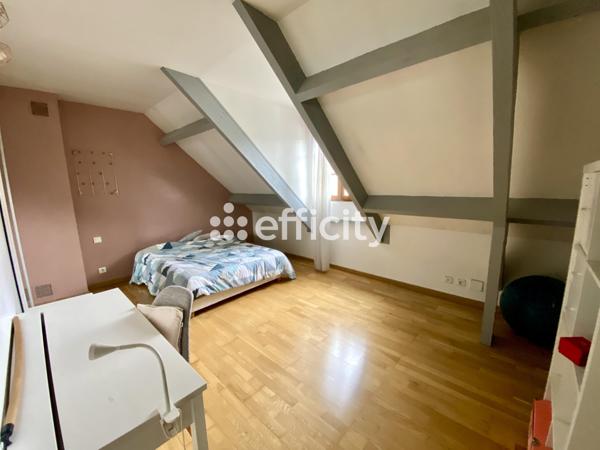 Maison
         6 pièces
        - 119 m² 330 000 € *