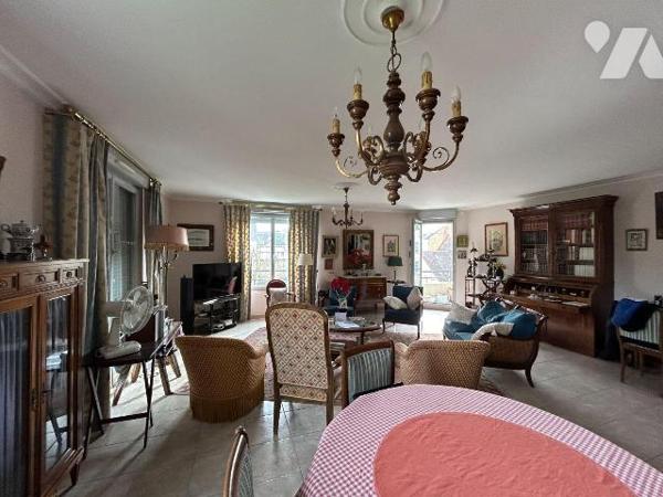 Centre-ville de NOGENT-LE-ROTROU, appartement au 2ème étage avec ascenseur comprenant :

Entr...