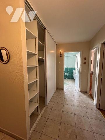 Centre-ville de NOGENT-LE-ROTROU, appartement au 2ème étage avec ascenseur comprenant :

Entr...