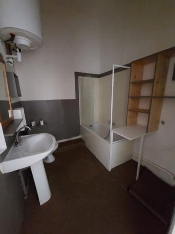 La valbarelle/la renarde type 4 avec balcon cour et parking.