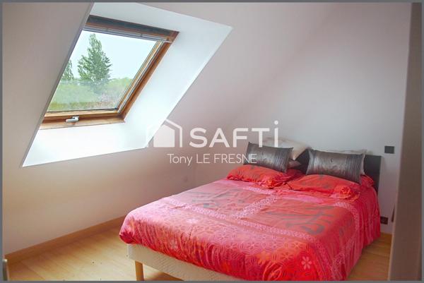 A deux pas des plages, cette belle maison contemporaine de 94m2 sur son terrain clos arboré de 2589m2 sans vis à vis, avec son bassin sera vous satisfaire avec ses 4 chambres dont sa suite parentale